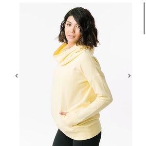 Yellow Zyia Oh so soft hoodie size small EUC